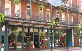 New Orleans Hotel in Eureka Springs